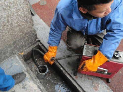 潜江经济开发区疏通下水道