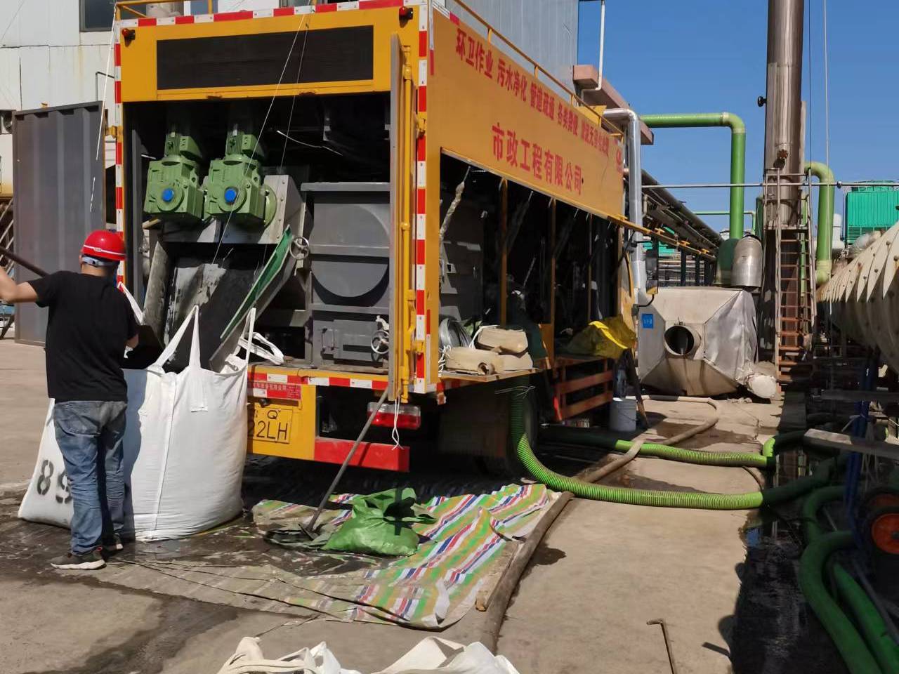 潜江经济开发区淤泥压干处理